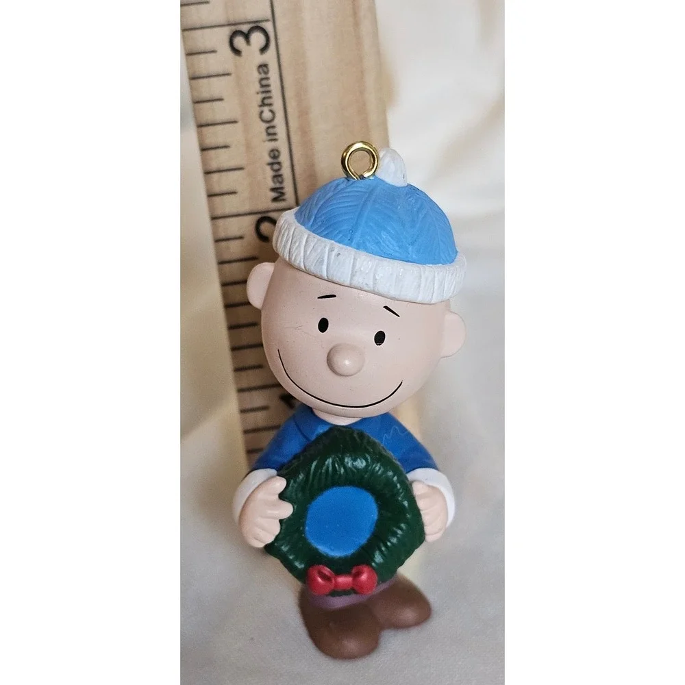 Hallmark Peanuts Charlie Brown Ornament Blue Winter Wreath Holiday Figurine